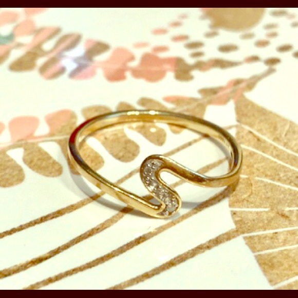 Solid Gold Ring 10K with diamonds size 6 - Picture 1 of 5